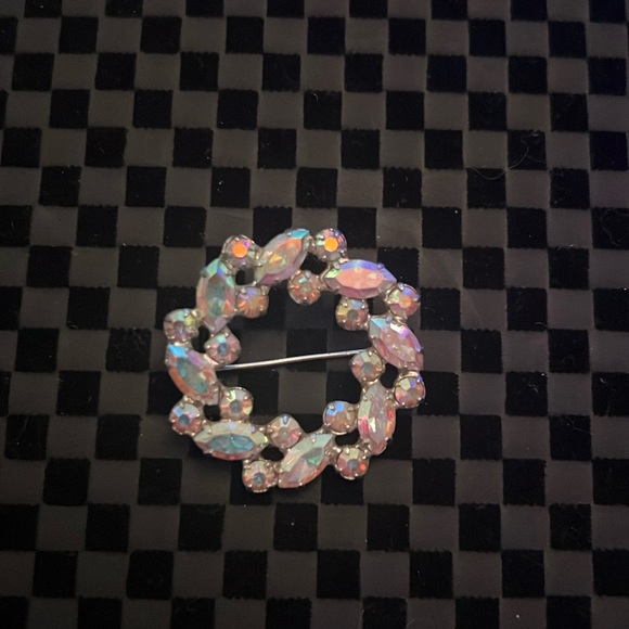 Vintage B David Rhinestone Wreath Brooch - Picture 1 of 4